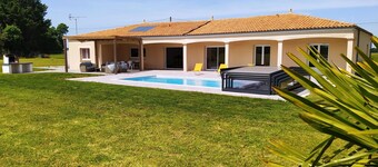 SPACIOUS HOUSE IN PEACE WITH POOL