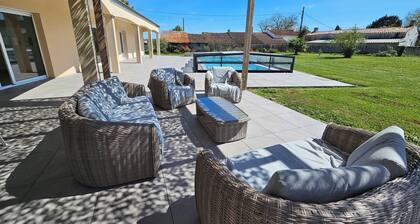 SPACIOUS HOUSE IN PEACE WITH POOL