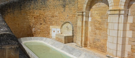 Ensemble douche/baignoire, sèche-cheveux, serviettes fournies, savon