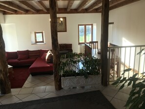 تلفزيون، ألعاب  فيديو، مشغل دي في دي، كرة قدم الطاولة