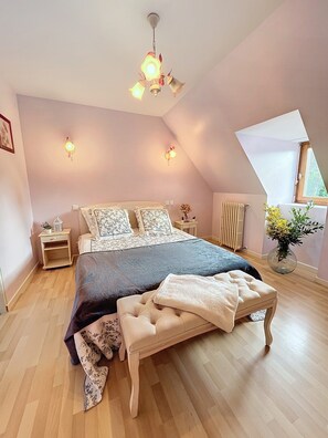 4 slaapkamers, een strijkplank/strijkijzer, wifi, beddengoed