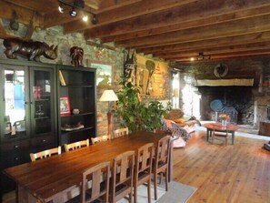 Dining - renovated farmhouse .au quiet .. 1mn 3mn the town beaches (Plestin-Les-Grèves)
