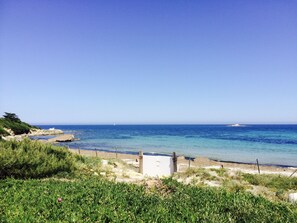 Beach nearby, sun loungers, beach towels