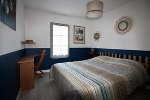 5 habitaciones, tabla de planchar con plancha, cuna de viaje y wifi 