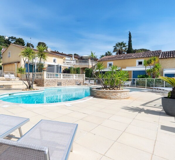 Piscine extérieure, piscine chauffée