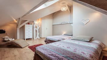 3 chambres, fer et planche à repasser, Wi-Fi gratuit, draps fournis