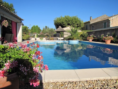 Mas de 300m² en campagne avec piscine privée et jacuzzi ,classé 4 étoiles 