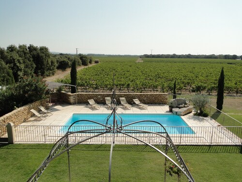 LE PETIT MAS PROVENÇAL. POOL & AIR CONDITIONING VINEYARD VIEW
