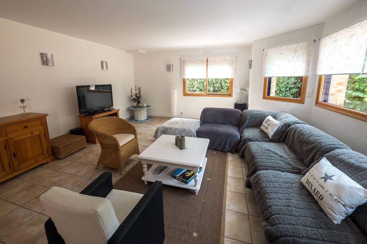 Beautiful spacious and equipped house in Dinard