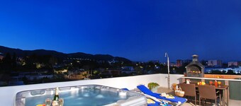 Beautiful Penthouse Benalmadena, Jacuzzi, 4 pers, A/C, Pool,terrace
