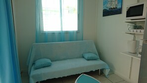 TV, books - Residence Acacia 3 Bungalows 2/3 pers  (St François)