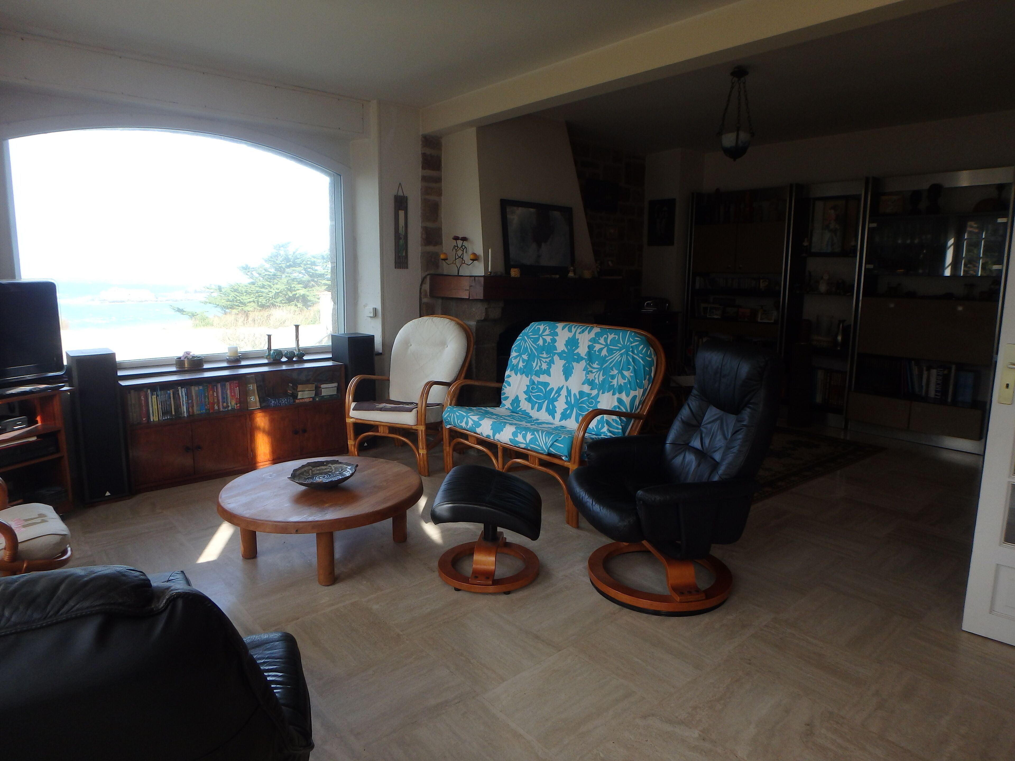 stone house with beautiful sea views, 100 m from the beach, Finistère