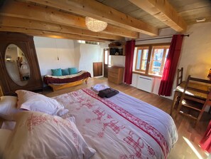 3 slaapkamers, een bureau, een strijkplank/strijkijzer, gratis wifi