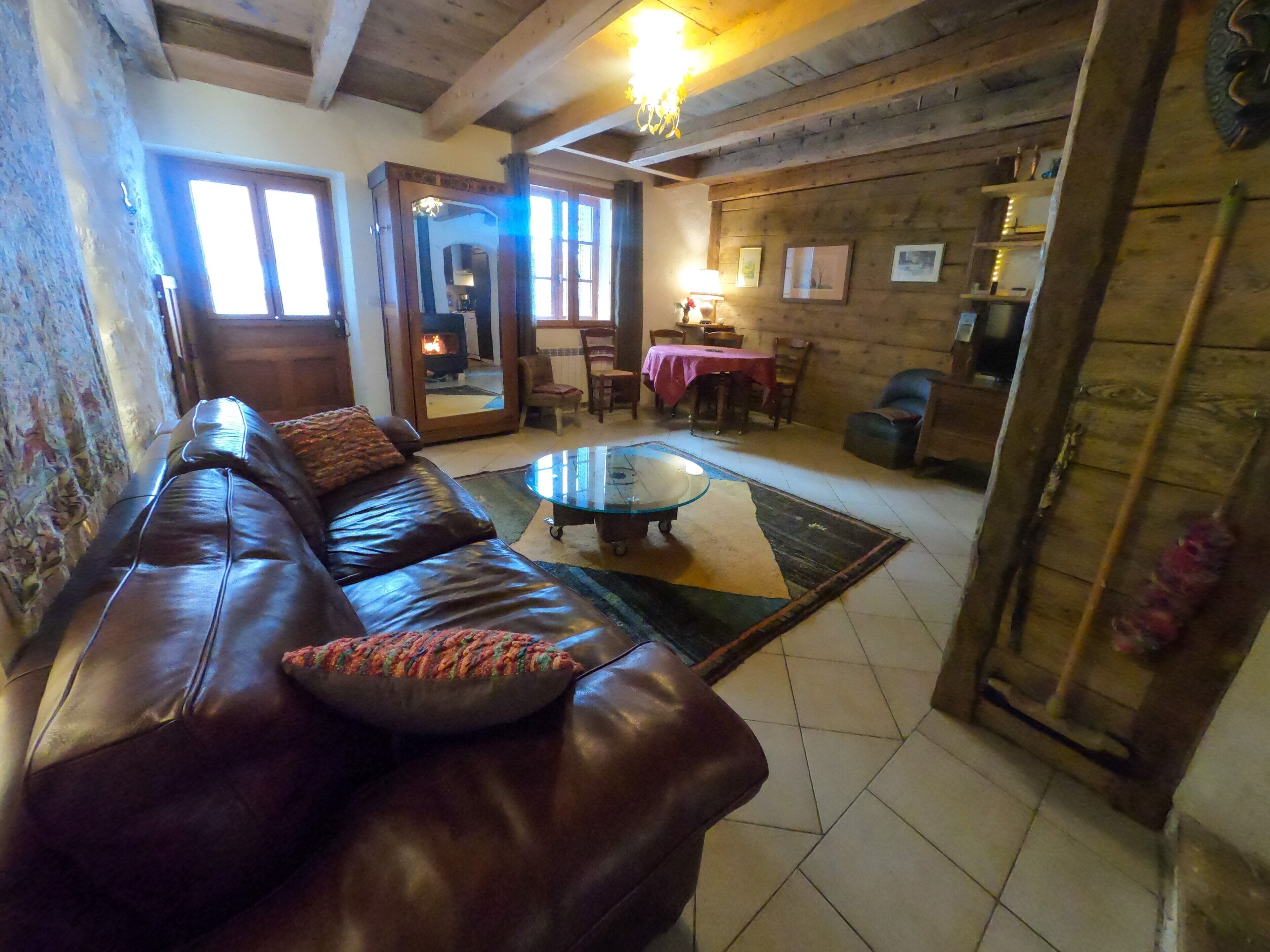 TV, fireplace, DVD player, books