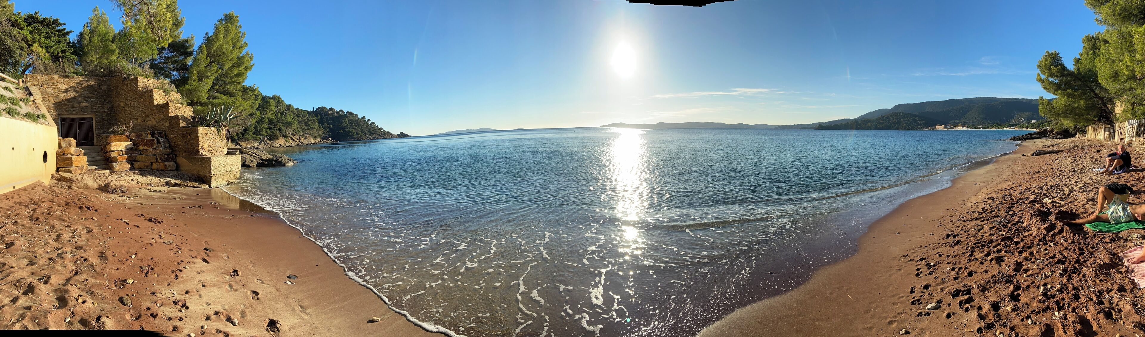 Beach nearby, sun loungers, beach towels