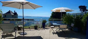 Duplex de charme avec séjour terrasse; vue panoramique sur la côte d'emeraude