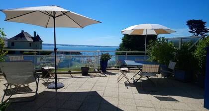 Charming duplex with terrace; panoramic view of the emerald coast