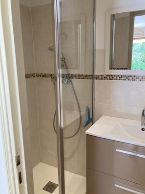Douche, papier de toilette