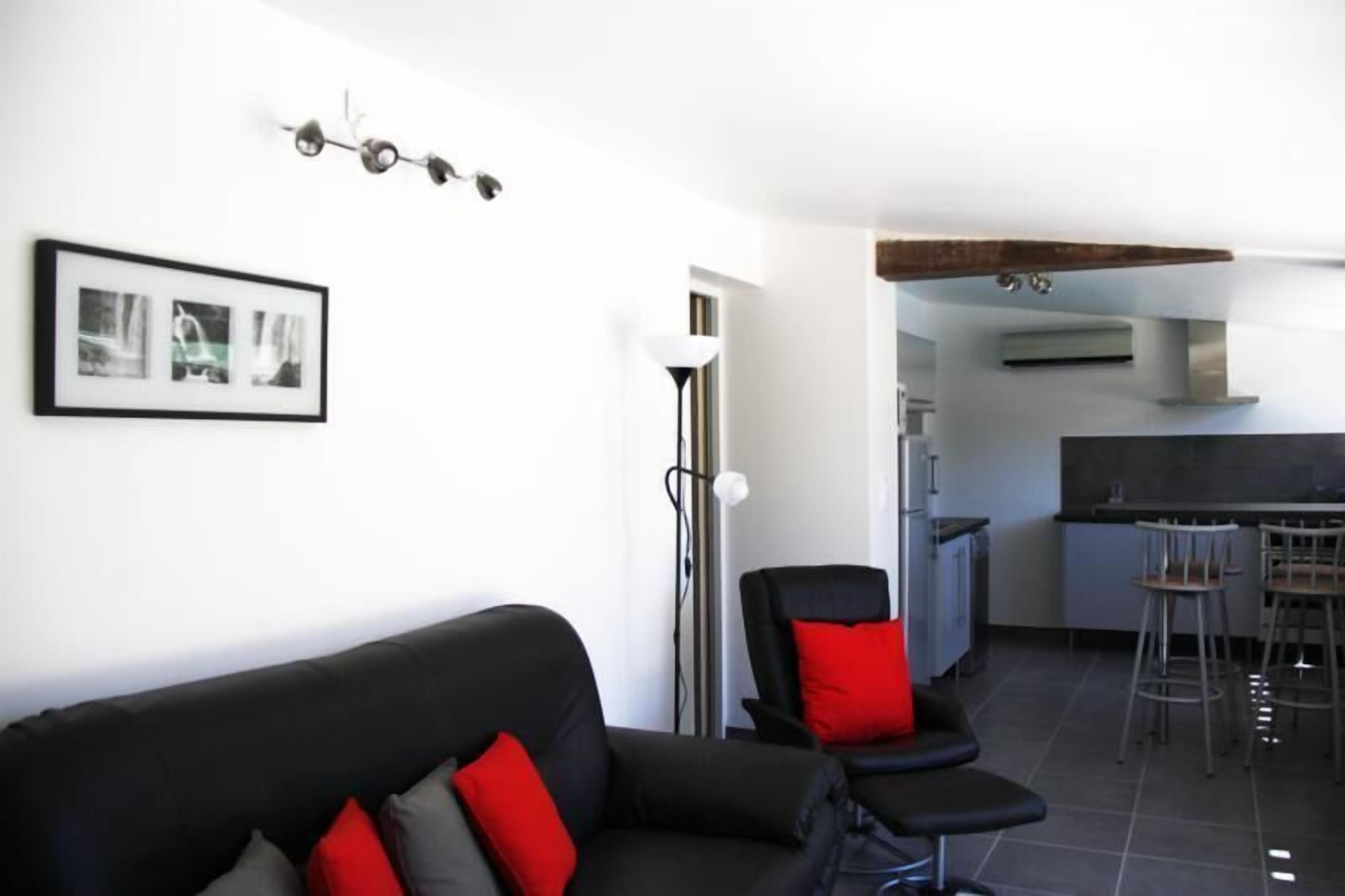 Charming apt. sleeps 4, in Velaux between Aix-en-Provence and the Blue Coast