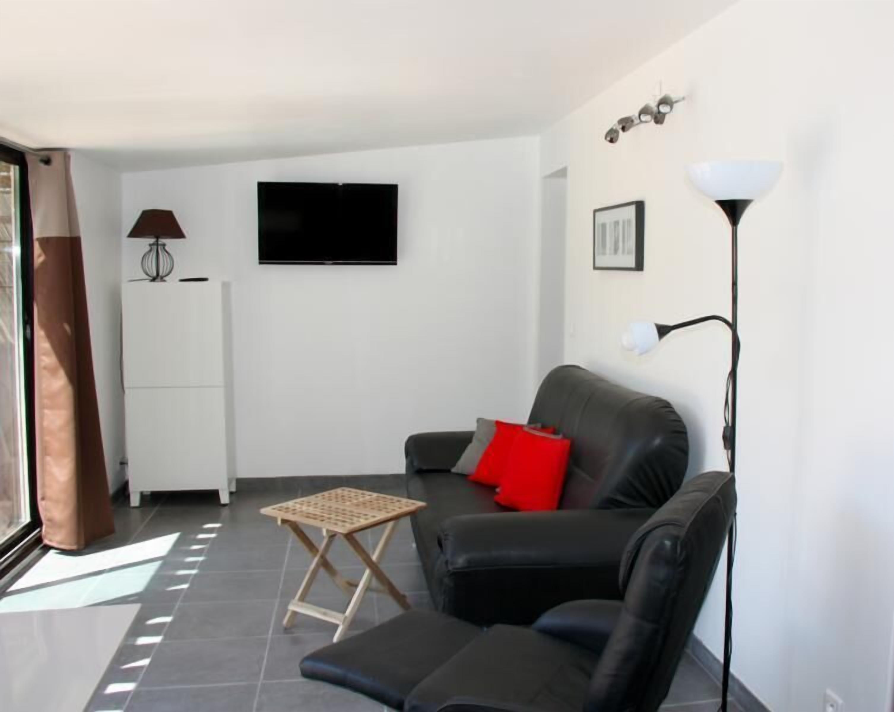 Charming apt. sleeps 4, in Velaux between Aix-en-Provence and the Blue Coast