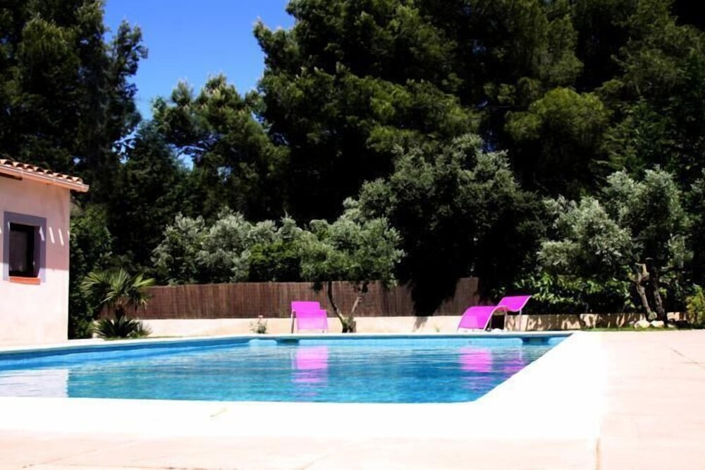 Charming apt. sleeps 4, in Velaux between Aix-en-Provence and the Blue Coast
