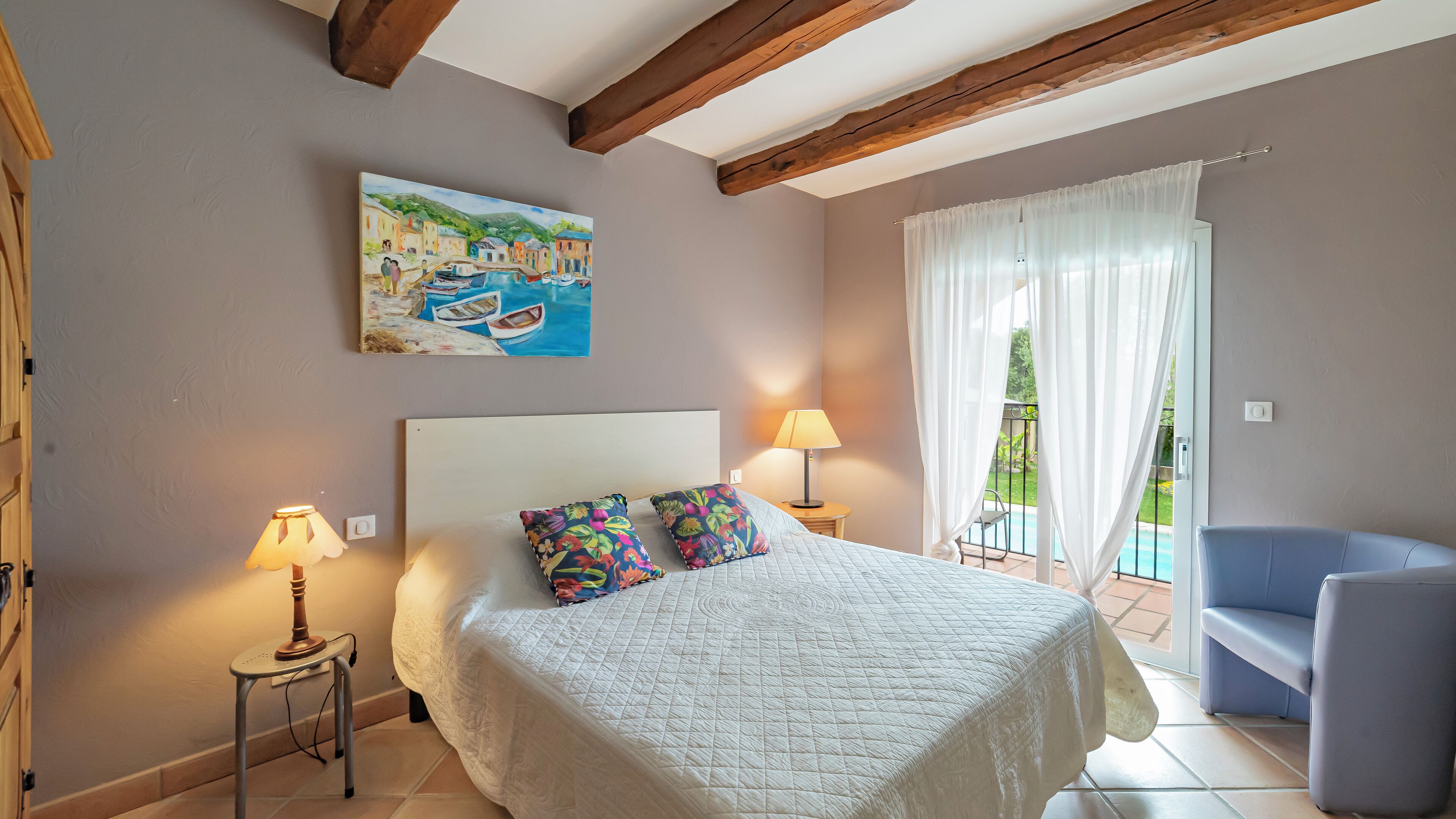 8 slaapkamers, een strijkplank/strijkijzer, reisbedje, gratis wifi