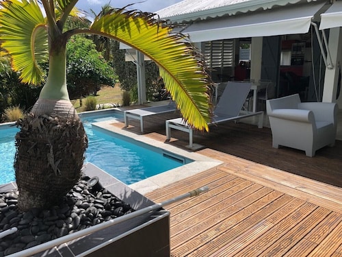 Villa Majeya - Modern comfort, exotic setting near the beach                   