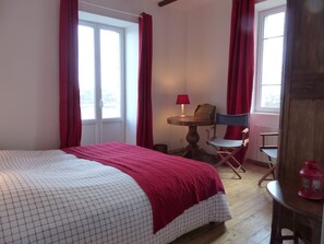 7 habitaciones, tabla de planchar con plancha, wifi y ropa de cama 