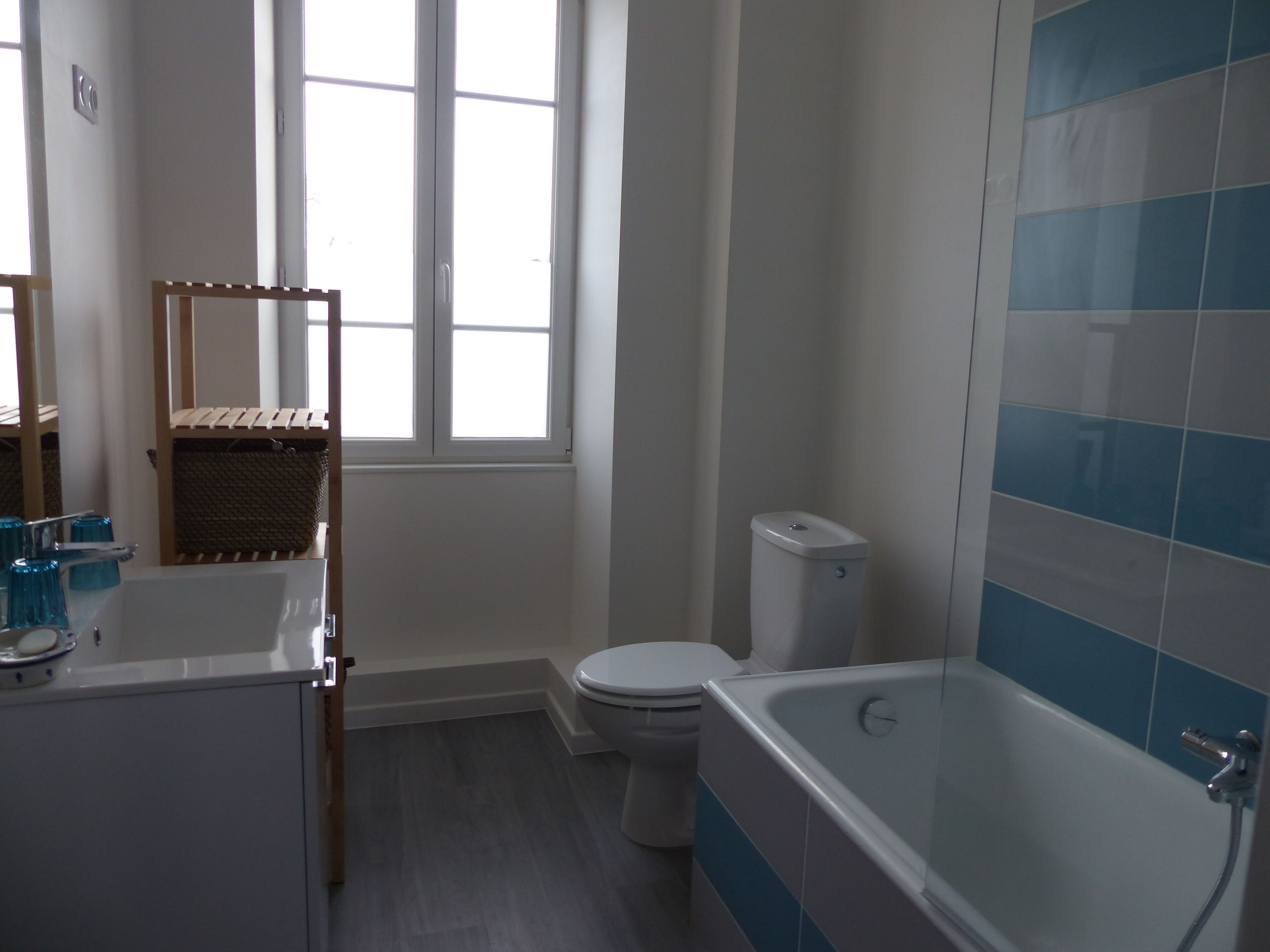 A bathroom with a bathtub, toilet, and sink.