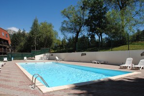 Outdoor pool, a heated pool - 50m2 duplex apartment at the foot of the slopes (La Salle-Les-Alpes)