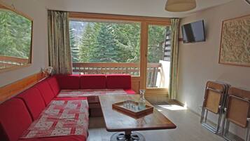 Televisie, tafelvoetbal en een tafeltennistafel