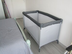 2 chambres, fer et planche à repasser, lit parapluie, Wi-Fi gratuit