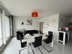 Dining - Appt 55m², 4-5 pers, 100m beach, parking, adult bike hire, WIFI (Quiberon)