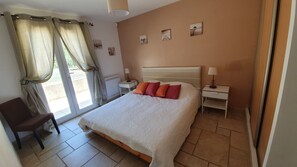 3 soverom, strykejern/-brett, reiseseng for barn og wi-fi (inkludert)