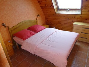 3 bedrooms, iron/ironing board, internet