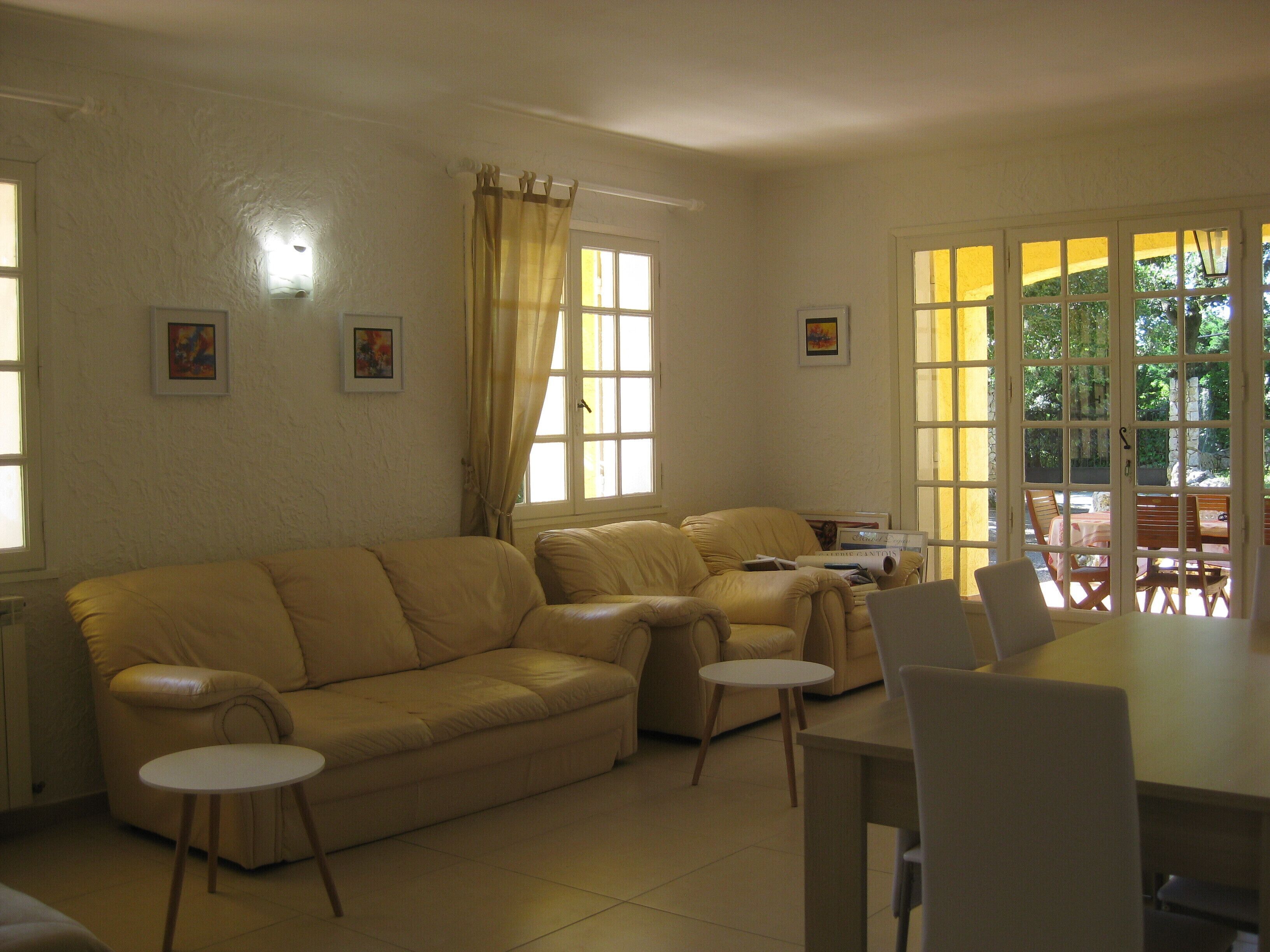 Télévision, table de tennis de table