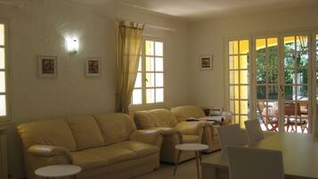 Télévision, table de tennis de table