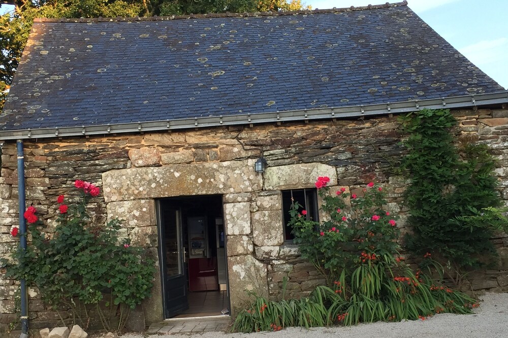 Small country stone house in the countryside 250 € the week
