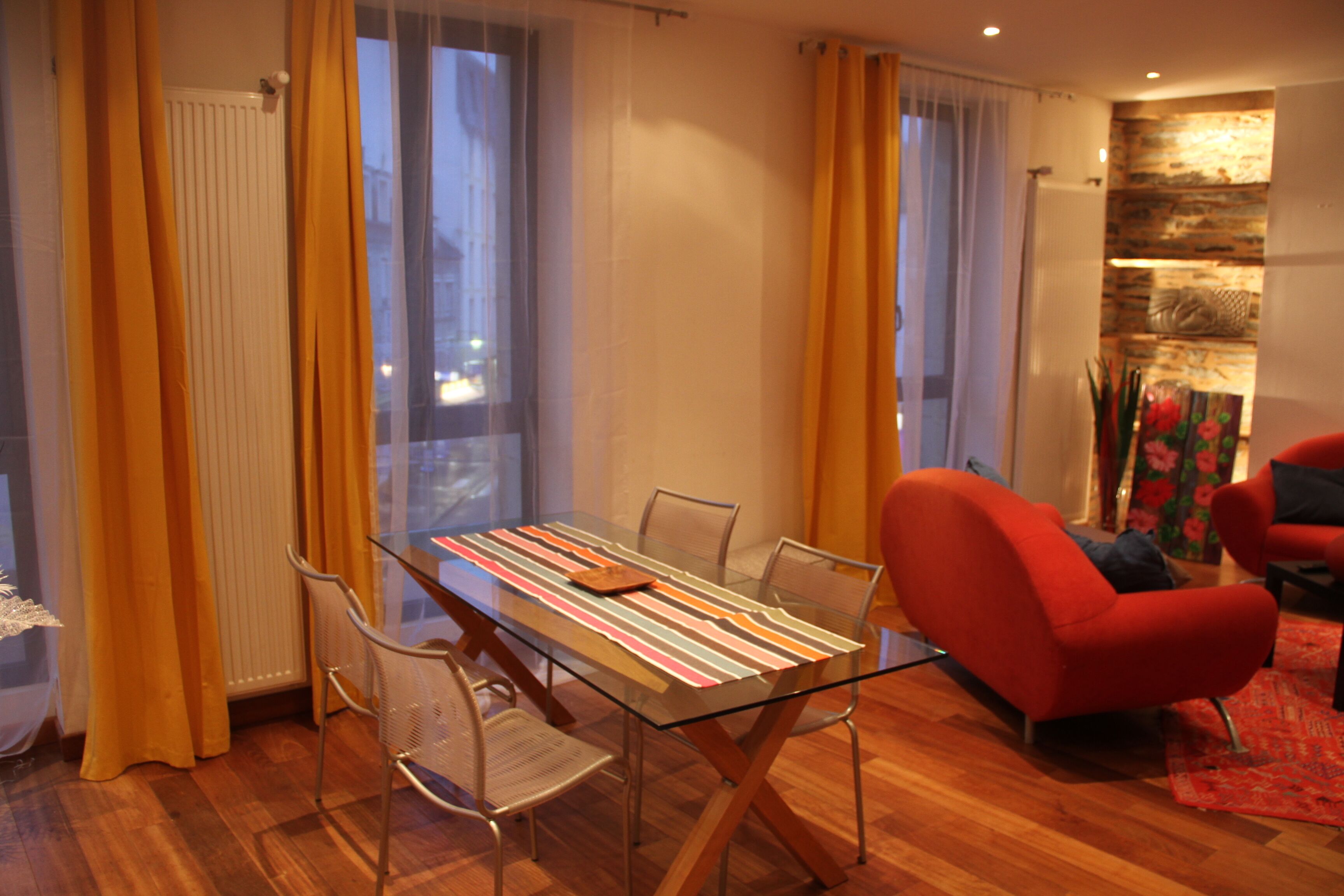 Bright apartment. Full city center. Wifi Family / friends / proff.