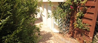 Beautiful little house with private garden, near beach and countryside. Quiet rental