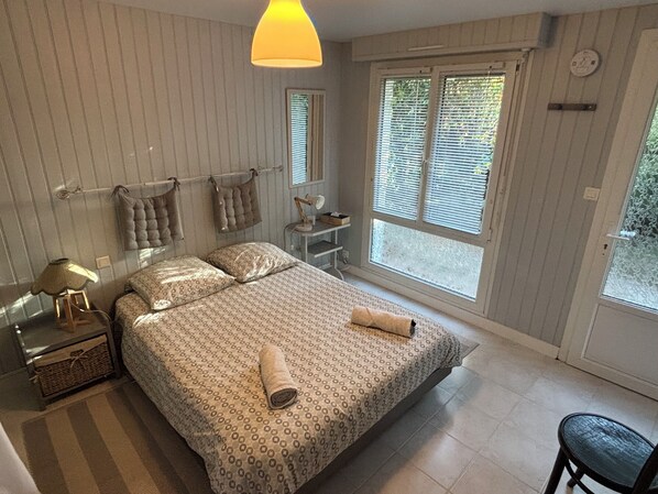 2 bedrooms, iron/ironing board, travel crib, free WiFi