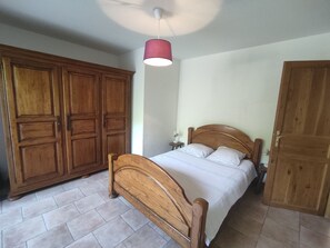 3 soverom, strykejern/-brett, reiseseng for barn og wi-fi (inkludert)