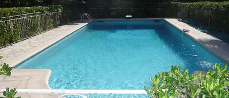 حمّام سباحة خارجي