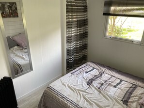 1 bedroom, iron/ironing board, travel cot, free WiFi