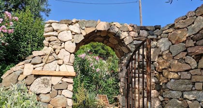 El Maquis in a 3,000 m² landscaped garden, calm and a change of scenery...