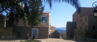 Charming house in an authentic Balagne village / 10 minutes from the beach