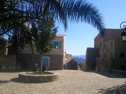 Charming house in an authentic Balagne village / 10 minutes from the beach