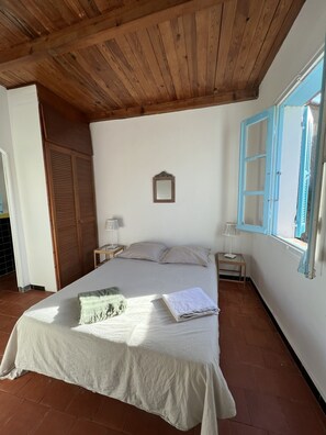 3 bedrooms, iron/ironing board, travel cot, free WiFi - Charming house in an authentic Balagne village / 10 minutes from the beach (Santa-Reparata-Di-Balagna)