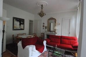 Smart TV, DVD player, books, music library