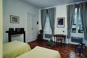 3 bedrooms, desk, iron/ironing board, travel crib